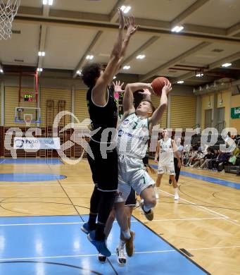 Basketball Zweite Liga 2021/2022. Grunddurchgang 5. Runde.  KOS Celovec gegen Basket Flames. Valentin Pasterk (KOS), Lazar Gagic  (Basket Flames). Klagenfurt, am 6.11.2021.
Foto: Kuess
www.qspictures.net
---
pressefotos, pressefotografie, kuess, qs, qspictures, sport, bild, bilder, bilddatenbank