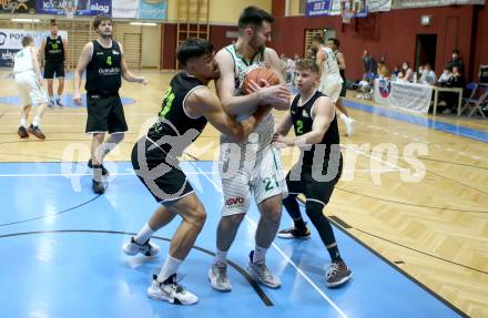 Basketball Zweite Liga 2021/2022. Grunddurchgang 5. Runde.  KOS Celovec gegen Basket Flames. Marin Sliskovic (KOS), Fabio Soehnel , David Wrumnig  (Basket Flames). Klagenfurt, am 6.11.2021.
Foto: Kuess
www.qspictures.net
---
pressefotos, pressefotografie, kuess, qs, qspictures, sport, bild, bilder, bilddatenbank