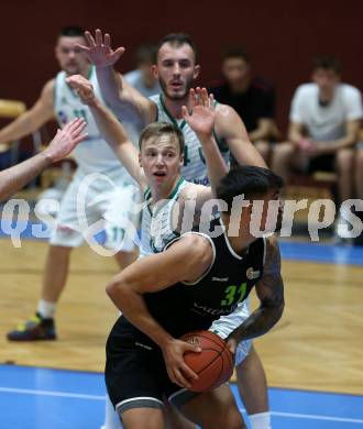 Basketball Zweite Liga 2021/2022. Grunddurchgang 5. Runde.  KOS Celovec gegen Basket Flames. Samuel Seher,  Marko Gutalj (KOS), Fabio Soehnel (Basket Flames). Klagenfurt, am 6.11.2021.
Foto: Kuess
www.qspictures.net
---
pressefotos, pressefotografie, kuess, qs, qspictures, sport, bild, bilder, bilddatenbank