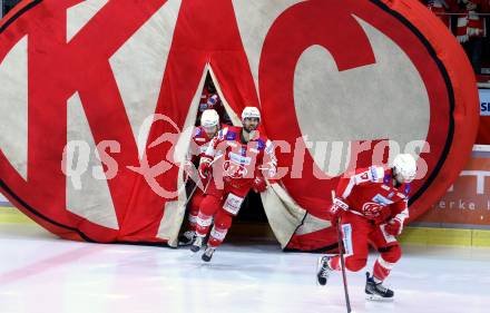 EBEL. Eishockey Bundesliga. KAC gegen  EC Red Bull Salzburg. Manuel Ganahl, Martin Schumnig, Thomas Hundertpfund (KAC). Klagenfurt, am 7.11.2021.
Foto: Kuess
www.qspictures.net

---
pressefotos, pressefotografie, kuess, qs, qspictures, sport, bild, bilder, bilddatenbank