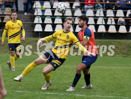 Fussball. 1. Klasse D. DSG Ferlach gegen Tainach. Michael Krainer  (Ferlach),   Martin Sertschnigg (Tainach). Ferlach, 6.11.2021.
Foto: Kuess
---
pressefotos, pressefotografie, kuess, qs, qspictures, sport, bild, bilder, bilddatenbank