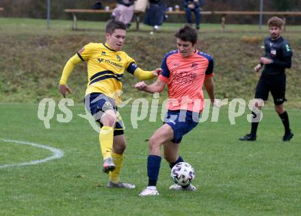 Fussball. 1. Klasse D. DSG Ferlach gegen Tainach.   Thomas Schmautz (Ferlach), Stefan Opietnik  (Tainach). Ferlach, 6.11.2021.
Foto: Kuess
---
pressefotos, pressefotografie, kuess, qs, qspictures, sport, bild, bilder, bilddatenbank
