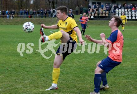 Fussball. 1. Klasse D. DSG Ferlach gegen Tainach.  Marco Goessmann (Ferlach),  Niklas Michael Gottfried Roscher (Tainach). Ferlach, 6.11.2021.
Foto: Kuess
---
pressefotos, pressefotografie, kuess, qs, qspictures, sport, bild, bilder, bilddatenbank