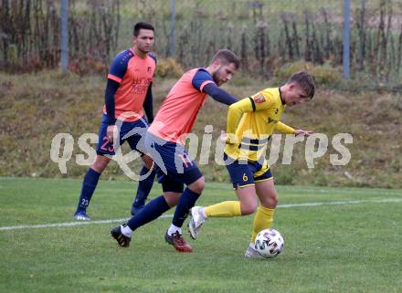 Fussball. 1. Klasse D. DSG Ferlach gegen Tainach.  Julian Sparouz (Ferlach),    Darko Preradovic (Tainach). Ferlach, 6.11.2021.
Foto: Kuess
---
pressefotos, pressefotografie, kuess, qs, qspictures, sport, bild, bilder, bilddatenbank