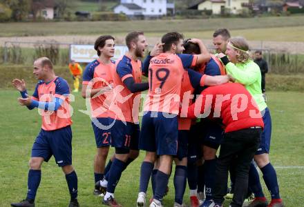 Fussball. 1. Klasse D. DSG Ferlach gegen Tainach. Torjubel  Guenther Zussner, (Tainach). Ferlach, 6.11.2021.
Foto: Kuess
---
pressefotos, pressefotografie, kuess, qs, qspictures, sport, bild, bilder, bilddatenbank