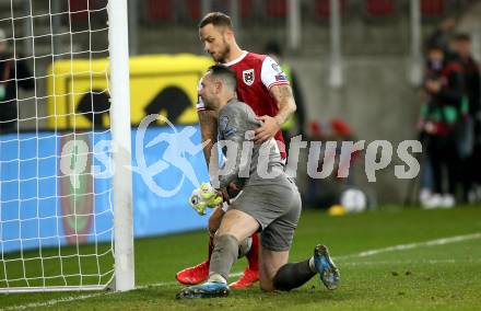 Fussball. FIFA. WM Qualifikationsspiel. European Qualifiers. Oesterreich gegen Israel. Marko Arnautovic,   (Oesterreich), Ofir Meir Marciano  (Isarael). Klagenfurt, Woerthersee Stadion, 12.11.2021.
Foto: Kuess
---
pressefotos, pressefotografie, kuess, qs, qspictures, sport, bild, bilder, bilddatenbank