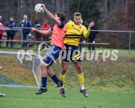 Fussball. 1. Klasse D. DSG Ferlach gegen Tainach.  Vernes Durmisevic (Ferlach),  Fabian Klaus Anetitsch (Tainach). Ferlach, 6.11.2021.
Foto: Kuess
---
pressefotos, pressefotografie, kuess, qs, qspictures, sport, bild, bilder, bilddatenbank
