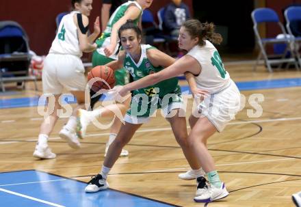 Basketball Damen Superliga 2021/2022. Grunddurchgang 5. Runde.  KOS Celovec Damen gegen UBI Graz. Anna Kowatsch  (KOS), Laura Bischof  (Graz). Klagenfurt, am 20.11.2021.
Foto: Kuess
www.qspictures.net
---
pressefotos, pressefotografie, kuess, qs, qspictures, sport, bild, bilder, bilddatenbank