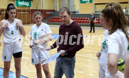 Basketball Damen Superliga 2021/2022. Grunddurchgang 5. Runde.  KOS Celovec Damen gegen UBI Graz. Trainer  Voncina Andraz (KOS). Klagenfurt, am 20.11.2021.
Foto: Kuess
www.qspictures.net
---
pressefotos, pressefotografie, kuess, qs, qspictures, sport, bild, bilder, bilddatenbank