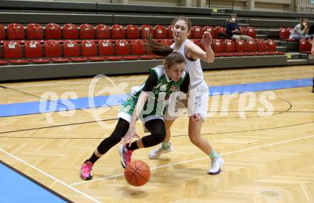 Basketball Damen Superliga 2021/2022. Grunddurchgang 5. Runde.  KOS Celovec Damen gegen UBI Graz.  Anna Kowatsch (KOS), Nika Cic (Graz). Klagenfurt, am 20.11.2021.
Foto: Kuess
www.qspictures.net
---
pressefotos, pressefotografie, kuess, qs, qspictures, sport, bild, bilder, bilddatenbank