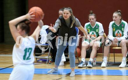 Basketball Damen Superliga 2021/2022. Grunddurchgang 5. Runde.  KOS Celovec Damen gegen UBI Graz. Trainerin, Edvina Tankic  (Graz). Klagenfurt, am 20.11.2021.
Foto: Kuess
www.qspictures.net
---
pressefotos, pressefotografie, kuess, qs, qspictures, sport, bild, bilder, bilddatenbank