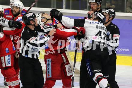 EBEL. Eishockey Bundesliga. KAC gegen	Tesla Orli Znojmo. Haudum Lukas (KAC),   Gorcik Sebastian (Znojmo). Klagenfurt, am 21.11.2021.
Foto: Kuess
www.qspictures.net

---
pressefotos, pressefotografie, kuess, qs, qspictures, sport, bild, bilder, bilddatenbank