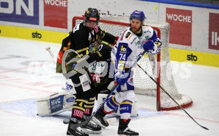 EBEL. Eishockey Bundesliga. VSV gegen spusu Vienna Capitals. Kevin Moderer,  (VSV), Philippe Lakos   (Vienna Capitals). Villach, am 26.11.2021.
Foto: Kuess
www.qspictures.net
---
pressefotos, pressefotografie, kuess, qs, qspictures, sport, bild, bilder, bilddatenbank