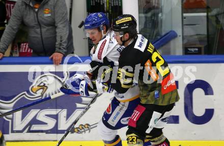 EBEL. Eishockey Bundesliga. VSV gegen spusu Vienna Capitals.  Marco Richter,  (VSV), Fabio Artner  (Vienna Capitals). Villach, am 26.11.2021.
Foto: Kuess
www.qspictures.net
---
pressefotos, pressefotografie, kuess, qs, qspictures, sport, bild, bilder, bilddatenbank