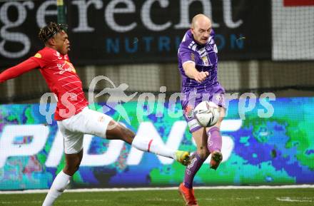 Fussball. Bundesliga. SK Austria Klagenfurt gegen  FC Red Bull Salzburg.   Nicolas Wimmer,  (Klagenfurt),Junior Adamu  (Salzburg ). Klagenfurt, am 27.11.2021.
Foto: Kuess
www.qspictures.net
---
pressefotos, pressefotografie, kuess, qs, qspictures, sport, bild, bilder, bilddatenbank