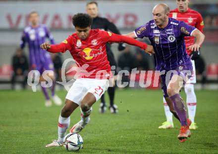 Fussball. Bundesliga. SK Austria Klagenfurt gegen  FC Red Bull Salzburg.   Nicolas Wimmer, (Klagenfurt),  Karim Adeyemi  (Salzburg ). Klagenfurt, am 27.11.2021.
Foto: Kuess
www.qspictures.net
---
pressefotos, pressefotografie, kuess, qs, qspictures, sport, bild, bilder, bilddatenbank