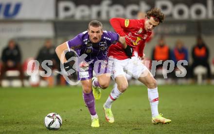 Fussball. Bundesliga. SK Austria Klagenfurt gegen  FC Red Bull Salzburg.   Turgay Gemicibasi,  (Klagenfurt), Brenden Russell Aaronson (Salzburg ). Klagenfurt, am 27.11.2021.
Foto: Kuess
www.qspictures.net
---
pressefotos, pressefotografie, kuess, qs, qspictures, sport, bild, bilder, bilddatenbank