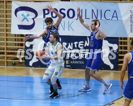 Basketball Zweite Liga 2021/2022. Grunddurchgang 7. Runde.  KOS Celovec gegen Kufstein Towers.  Tim Huber (KOS), Andres Diaz , Fabio Thaler (Kufstein). Klagenfurt, am 27.11.2021.
Foto: Kuess
www.qspictures.net
---
pressefotos, pressefotografie, kuess, qs, qspictures, sport, bild, bilder, bilddatenbank