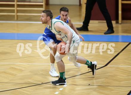 Basketball Zweite Liga 2021/2022. Grunddurchgang 7. Runde.  KOS Celovec gegen Kufstein Towers. Tim Huber (KOS), Luka Bozak  (Kufstein). Klagenfurt, am 27.11.2021.
Foto: Kuess
www.qspictures.net
---
pressefotos, pressefotografie, kuess, qs, qspictures, sport, bild, bilder, bilddatenbank