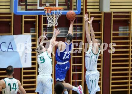 Basketball Zweite Liga 2021/2022. Grunddurchgang 7. Runde.  KOS Celovec gegen Kufstein Towers. Tim Huber, Erik Groznik (KOS), Ignacio Trujillo (Kufstein). Klagenfurt, am 27.11.2021.
Foto: Kuess
www.qspictures.net
---
pressefotos, pressefotografie, kuess, qs, qspictures, sport, bild, bilder, bilddatenbank