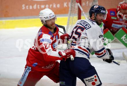 EBEL. Eishockey Bundesliga. KAC gegen	Hydro Fehervar AV 19. Thomas Hundertpfund, (KAC), Andrew Sarauer   (Fehervar). Klagenfurt, am 28.11.2021.
Foto: Kuess
www.qspictures.net

---
pressefotos, pressefotografie, kuess, qs, qspictures, sport, bild, bilder, bilddatenbank