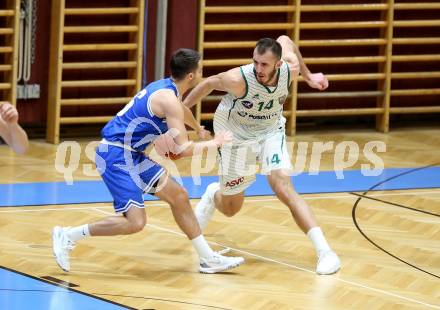 Basketball Zweite Liga 2021/2022. Grunddurchgang 7. Runde.  KOS Celovec gegen Kufstein Towers.  Marko Gutalj (KOS), Luka Bozak (Kufstein). Klagenfurt, am 27.11.2021.
Foto: Kuess
www.qspictures.net
---
pressefotos, pressefotografie, kuess, qs, qspictures, sport, bild, bilder, bilddatenbank