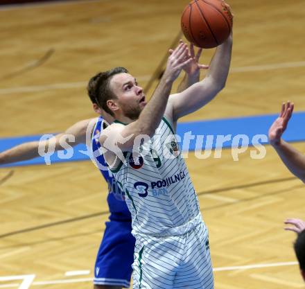 Basketball Zweite Liga 2021/2022. Grunddurchgang 7. Runde.  KOS Celovec gegen Kufstein Towers. Tim Huber (KOS). Klagenfurt, am 27.11.2021.
Foto: Kuess
www.qspictures.net
---
pressefotos, pressefotografie, kuess, qs, qspictures, sport, bild, bilder, bilddatenbank