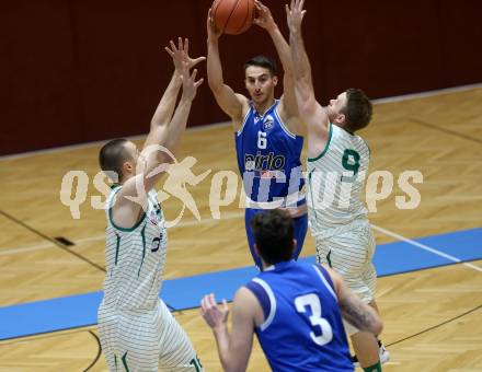 Basketball Zweite Liga 2021/2022. Grunddurchgang 7. Runde.  KOS Celovec gegen Kufstein Towers. Tim Huber, Erik Groznik (KOS), Luka Bozak  (Kufstein). Klagenfurt, am 27.11.2021.
Foto: Kuess
www.qspictures.net
---
pressefotos, pressefotografie, kuess, qs, qspictures, sport, bild, bilder, bilddatenbank