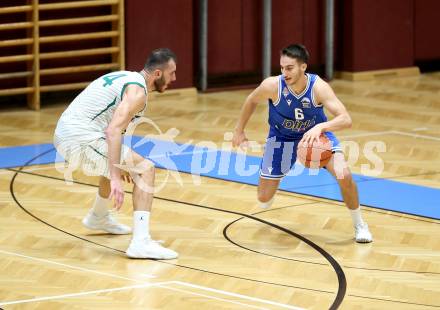 Basketball Zweite Liga 2021/2022. Grunddurchgang 7. Runde.  KOS Celovec gegen Kufstein Towers. Marko Gutalj (KOS), Luka Bozak  (Kufstein). Klagenfurt, am 27.11.2021.
Foto: Kuess
www.qspictures.net
---
pressefotos, pressefotografie, kuess, qs, qspictures, sport, bild, bilder, bilddatenbank