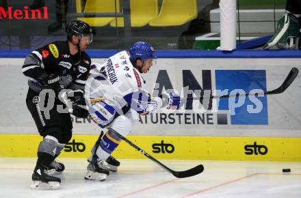 EBEL. Eishockey Bundesliga. VSV gegen Dornbirn Bulldogs.  Scott Kosmachuk,  (VSV),  Teemu Petteri Suhonen (Dornbirn Bulldogs). Villach, am 3.12.2021.
Foto: Kuess
www.qspictures.net
---
pressefotos, pressefotografie, kuess, qs, qspictures, sport, bild, bilder, bilddatenbank