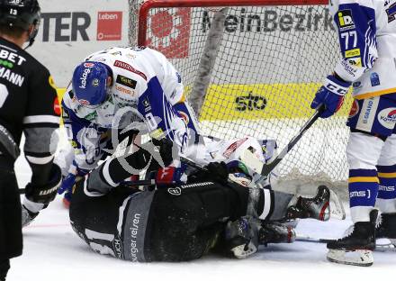 EBEL. Eishockey Bundesliga. VSV gegen Dornbirn Bulldogs.  Brett Flemming, (VSV),  Nicholas Ross  (Dornbirn Bulldogs). Villach, am 3.12.2021.
Foto: Kuess
www.qspictures.net
---
pressefotos, pressefotografie, kuess, qs, qspictures, sport, bild, bilder, bilddatenbank