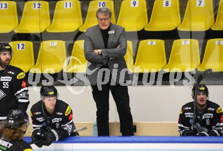 EBEL. Eishockey Bundesliga. VSV gegen Dornbirn Bulldogs.  Trainer Kai Suikkanen  (Dornbirn Bulldogs). Villach, am 3.12.2021.
Foto: Kuess
www.qspictures.net
---
pressefotos, pressefotografie, kuess, qs, qspictures, sport, bild, bilder, bilddatenbank
