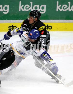 EBEL. Eishockey Bundesliga. VSV gegen Dornbirn Bulldogs.  Chris Collins,  (VSV), Sam Antonitsch  (Dornbirn Bulldogs). Villach, am 3.12.2021.
Foto: Kuess
www.qspictures.net
---
pressefotos, pressefotografie, kuess, qs, qspictures, sport, bild, bilder, bilddatenbank