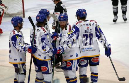 EBEL. Eishockey Bundesliga. VSV gegen Dornbirn Bulldogs.  Torjubel John Hughes, Jamie Fraser, Chris Collins, Derek Joslin (VSV). Villach, am 3.12.2021.
Foto: Kuess
www.qspictures.net
---
pressefotos, pressefotografie, kuess, qs, qspictures, sport, bild, bilder, bilddatenbank