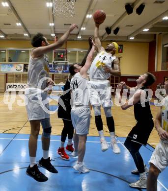 Basketball Zweite Liga 2021/2022. Grunddurchgang 8. Runde.  Woerthersee Piraten gegen RAIDERS Tirol. Shawn Ray, Maximilian Kunovjanek, Alen Repac  (KOS), John Franklyn Gardiner, Mihajlo Benic  (Tirol). Klagenfurt, am 4.12.2021. 
Foto: Kuess
www.qspictures.net

---
pressefotos, pressefotografie, kuess, qs, qspictures, sport, bild, bilder, bilddatenbank