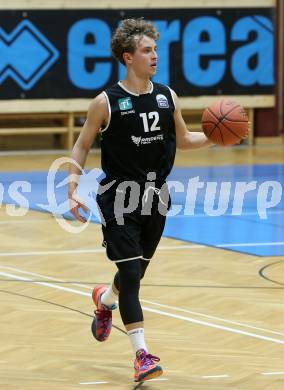 Basketball Zweite Liga 2021/2022. Grunddurchgang 8. Runde.  Woerthersee Piraten gegen RAIDERS Tirol. Tim-Joel Deschner  (Tirol). Klagenfurt, am 4.12.2021. 
Foto: Kuess
www.qspictures.net

---
pressefotos, pressefotografie, kuess, qs, qspictures, sport, bild, bilder, bilddatenbank