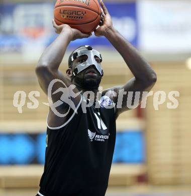 Basketball Zweite Liga 2021/2022. Grunddurchgang 8. Runde.  Woerthersee Piraten gegen RAIDERS Tirol. John Franklyn Gardiner (Tirol). Klagenfurt, am 4.12.2021. 
Foto: Kuess
www.qspictures.net

---
pressefotos, pressefotografie, kuess, qs, qspictures, sport, bild, bilder, bilddatenbank