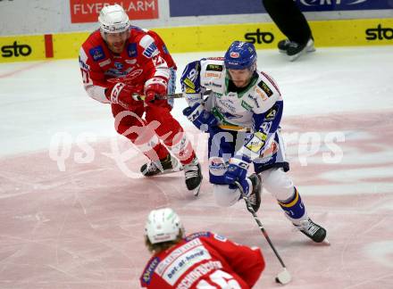 EBEL. Eishockey Bundesliga. VSV gegen KAC.  Alexander Rauchenwald,  (VSV),  Thomas Hundertpfund (KAC). Villach, am 10.12.2021.
Foto: Kuess
www.qspictures.net
---
pressefotos, pressefotografie, kuess, qs, qspictures, sport, bild, bilder, bilddatenbank