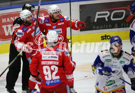 EBEL. Eishockey Bundesliga. VSV gegen KAC.  Torjubel Manuel Geier, Rok Ticar, Clemens Unterweger (KAC). Villach, am 10.12.2021.
Foto: Kuess
www.qspictures.net
---
pressefotos, pressefotografie, kuess, qs, qspictures, sport, bild, bilder, bilddatenbank