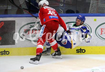 EBEL. Eishockey Bundesliga. VSV gegen KAC. Scott Kosmachuk,   (VSV), Andrej Tavzelj  (KAC). Villach, am 10.12.2021.
Foto: Kuess
www.qspictures.net
---
pressefotos, pressefotografie, kuess, qs, qspictures, sport, bild, bilder, bilddatenbank