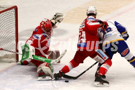 EBEL. Eishockey Bundesliga. VSV gegen KAC. Travis Oleksuk,   (VSV), Steven Strong, Sebastian Dahm  (KAC). Villach, am 10.12.2021.
Foto: Kuess
www.qspictures.net
---
pressefotos, pressefotografie, kuess, qs, qspictures, sport, bild, bilder, bilddatenbank
