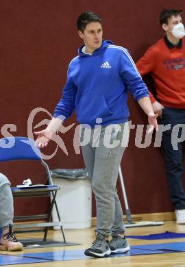 Basketball Zweite Liga 2021/2022. Grunddurchgang 9. Runde.  KOS Celovec gegen BBC Nord Dragonz. Trainer Rok Heiligstein (KOS). Klagenfurt, am 11.12.2021.
Foto: Kuess
www.qspictures.net
---
pressefotos, pressefotografie, kuess, qs, qspictures, sport, bild, bilder, bilddatenbank