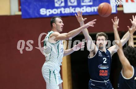 Basketball Zweite Liga 2021/2022. Grunddurchgang 9. Runde.  KOS Celovec gegen BBC Nord Dragonz. Marko Gutalj (KOS), Jordan David Roberts (BBC Nord Dragonz). Klagenfurt, am 11.12.2021.
Foto: Kuess
www.qspictures.net
---
pressefotos, pressefotografie, kuess, qs, qspictures, sport, bild, bilder, bilddatenbank
