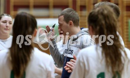 Basketball Damen Superliga 2021/2022. Grunddurchgang 7. Runde.  KOS Celovec Damen gegen  Vienna United. Trainer Voncina Andraz (KOS). Klagenfurt, am 11.12.2021.
Foto: Kuess
www.qspictures.net
---
pressefotos, pressefotografie, kuess, qs, qspictures, sport, bild, bilder, bilddatenbank