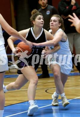 Basketball Damen Superliga 2021/2022. Grunddurchgang 7. Runde.  KOS Celovec Damen gegen  Vienna United. Monika Ristic  (KOS),  Valentina Mraulak  (Vienna United). Klagenfurt, am 11.12.2021.
Foto: Kuess
www.qspictures.net
---
pressefotos, pressefotografie, kuess, qs, qspictures, sport, bild, bilder, bilddatenbank