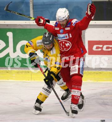 EBEL. Eishockey Bundesliga. KAC gegen	HC Pustertal Woelfe. Thomas Hundertpfund,  (KAC), Johan Harju  (Pustertal). Klagenfurt, am 12.12.2021.
Foto: Kuess
www.qspictures.net

---
pressefotos, pressefotografie, kuess, qs, qspictures, sport, bild, bilder, bilddatenbank