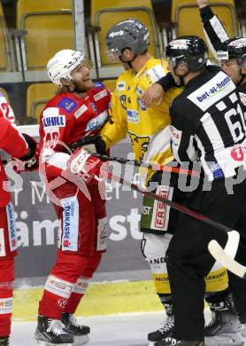 EBEL. Eishockey Bundesliga. KAC gegen	HC Pustertal Woelfe. Johannes Bischofberger, (KAC),   Reece Kenneth Willcox (Pustertal). Klagenfurt, am 12.12.2021.
Foto: Kuess
www.qspictures.net

---
pressefotos, pressefotografie, kuess, qs, qspictures, sport, bild, bilder, bilddatenbank