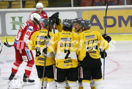 EBEL. Eishockey Bundesliga. KAC gegen	HC Pustertal Woelfe. Torjubel Jasse Erik Kalevi Ikonen, Emil Kristensen, Michael Caruso, Zachary Jon Budish   (Pustertal). Klagenfurt, am 12.12.2021.
Foto: Kuess
www.qspictures.net

---
pressefotos, pressefotografie, kuess, qs, qspictures, sport, bild, bilder, bilddatenbank
