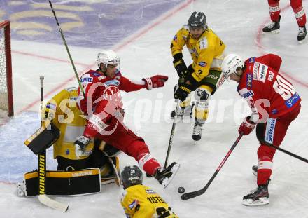 EBEL. Eishockey Bundesliga. KAC gegen	HC Pustertal Woelfe. Lukas haudum, Matthew Fraser,  (KAC),  Tomas joshua Sholl, Michael Caruso (Pustertal). Klagenfurt, am 12.12.2021.
Foto: Kuess
www.qspictures.net

---
pressefotos, pressefotografie, kuess, qs, qspictures, sport, bild, bilder, bilddatenbank
