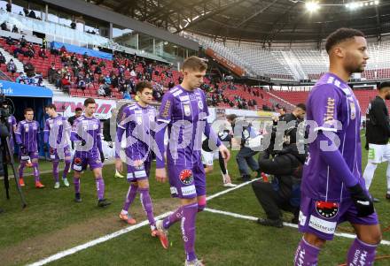 Fussball. Bundesliga. SK Austria Klagenfurt gegen  SK Puntigamer Sturm Graz. Michael Blauensteiner, Ivan Saravanja, Alexander Fuchs,   (Klagenfurt). Klagenfurt, am 12.12.2021.
Foto: Kuess
www.qspictures.net
---
pressefotos, pressefotografie, kuess, qs, qspictures, sport, bild, bilder, bilddatenbank